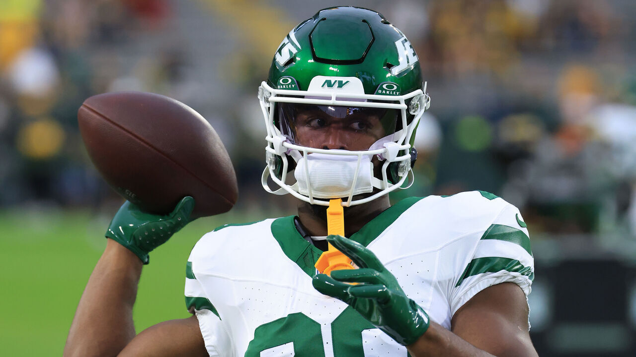 GREEN BAY, WISCONSIN - AUGUST 09: Breece Hall #20 of the New York Jets warms up prior to the game against the Green Bay Packers during the NFL Preseason 2025 game at Lambeau Field on August 09, 2025 in Green Bay, Wisconsin.