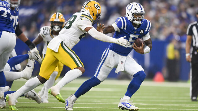 INDIANAPOLIS, IN - AUGUST 16: Indianapolis Colts Quarterback Anthony Richardson Sr. (5) advances the ball as Green Bay Packers Linebacker Isaiah Simmons (28) defends during the NFL preseason game between the Green Bay Packers and the Indianapolis Colts on August 16, 2025, at Lucas Oil Stadium in Indianapolis, Indiana.