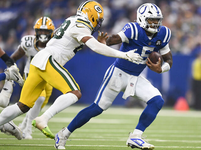 INDIANAPOLIS, IN - AUGUST 16: Indianapolis Colts Quarterback Anthony Richardson Sr. (5) advances the ball as Green Bay Packers Linebacker Isaiah Simmons (28) defends during the NFL preseason game between the Green Bay Packers and the Indianapolis Colts on August 16, 2025, at Lucas Oil Stadium in Indianapolis, Indiana.
