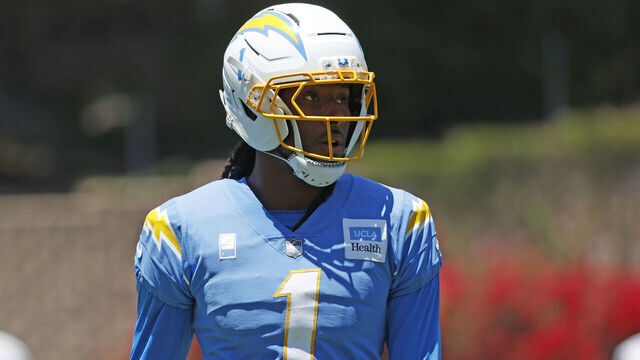 Chargers' Johnston exits vs. Rams with concussion, taken to…
