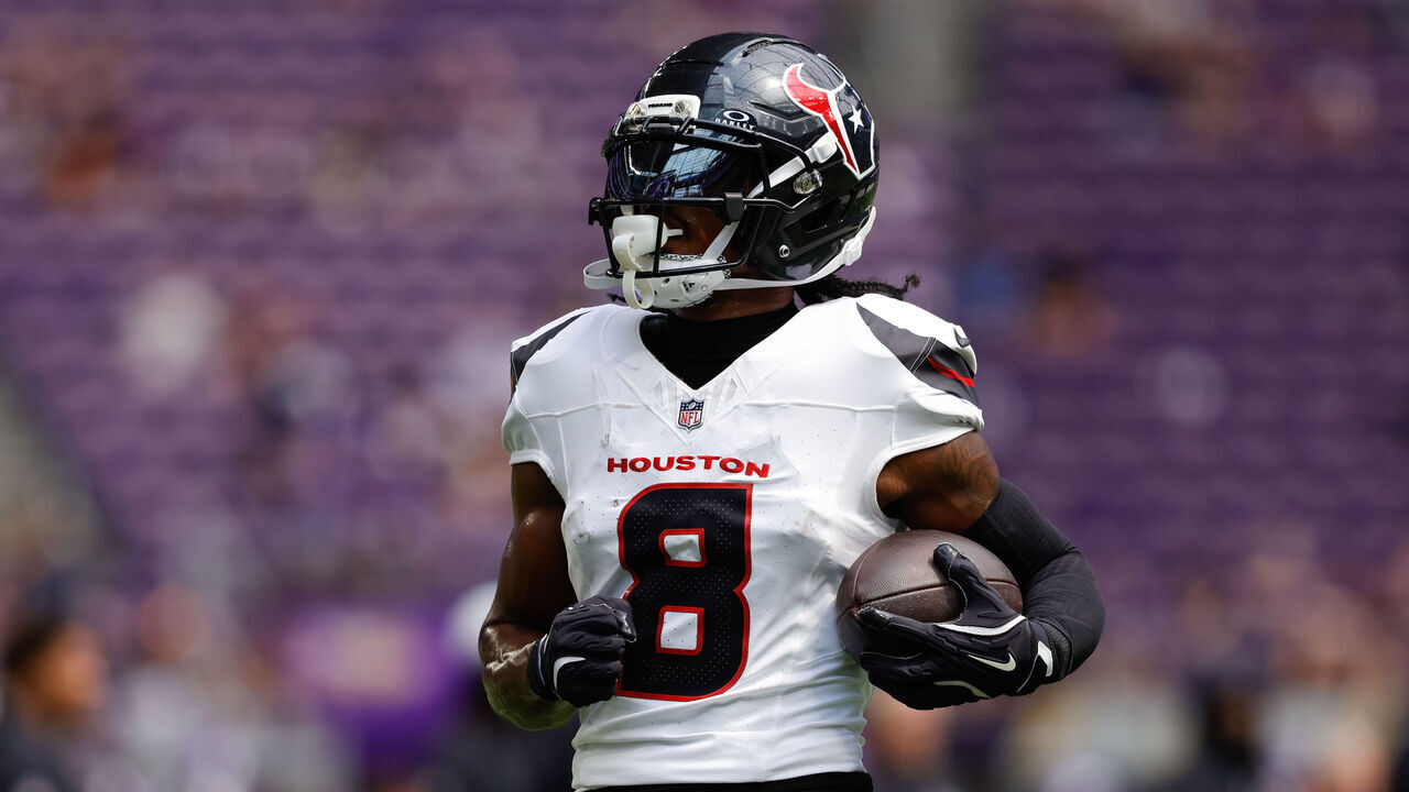 MINNEAPOLIS, MN - AUGUST 09: Houston Texans wide receiver John Metchie III (8) warms up before the NFL preseason game between the Houston Texans and Minnesota Vikings on August 9th, 2025, in Minneapolis, MN.