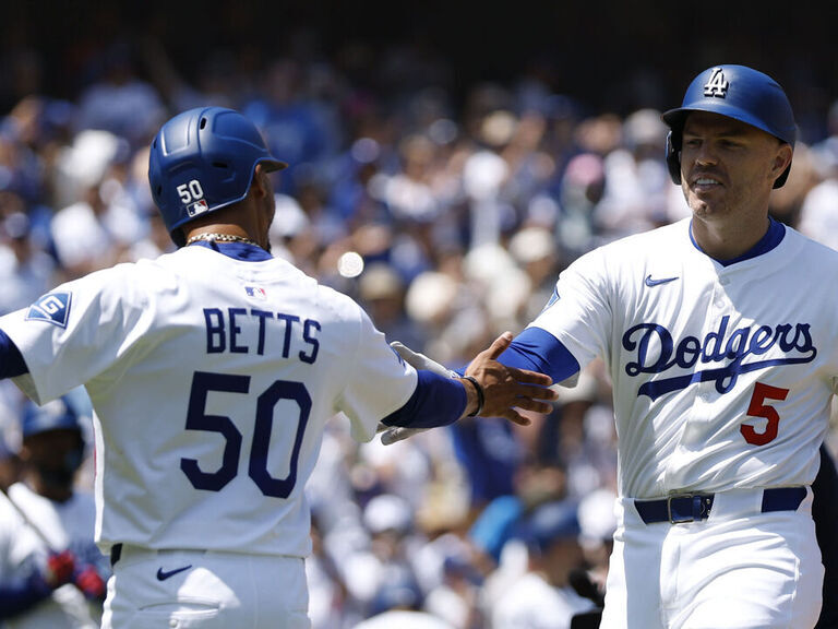 Dodgers clinch 13th straight playoff berth