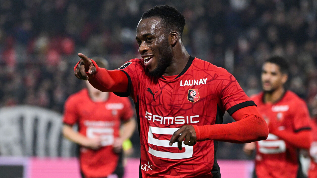 Rennes' French forward #09 Arnaud Kalimuendo celebrates scoring his team's fifth goal during the French L1 football match between Stade Rennais FC and Saint-Etienne (ASSE) at the Roazhon Park Stadium in Rennes, western France on November 30, 2024.