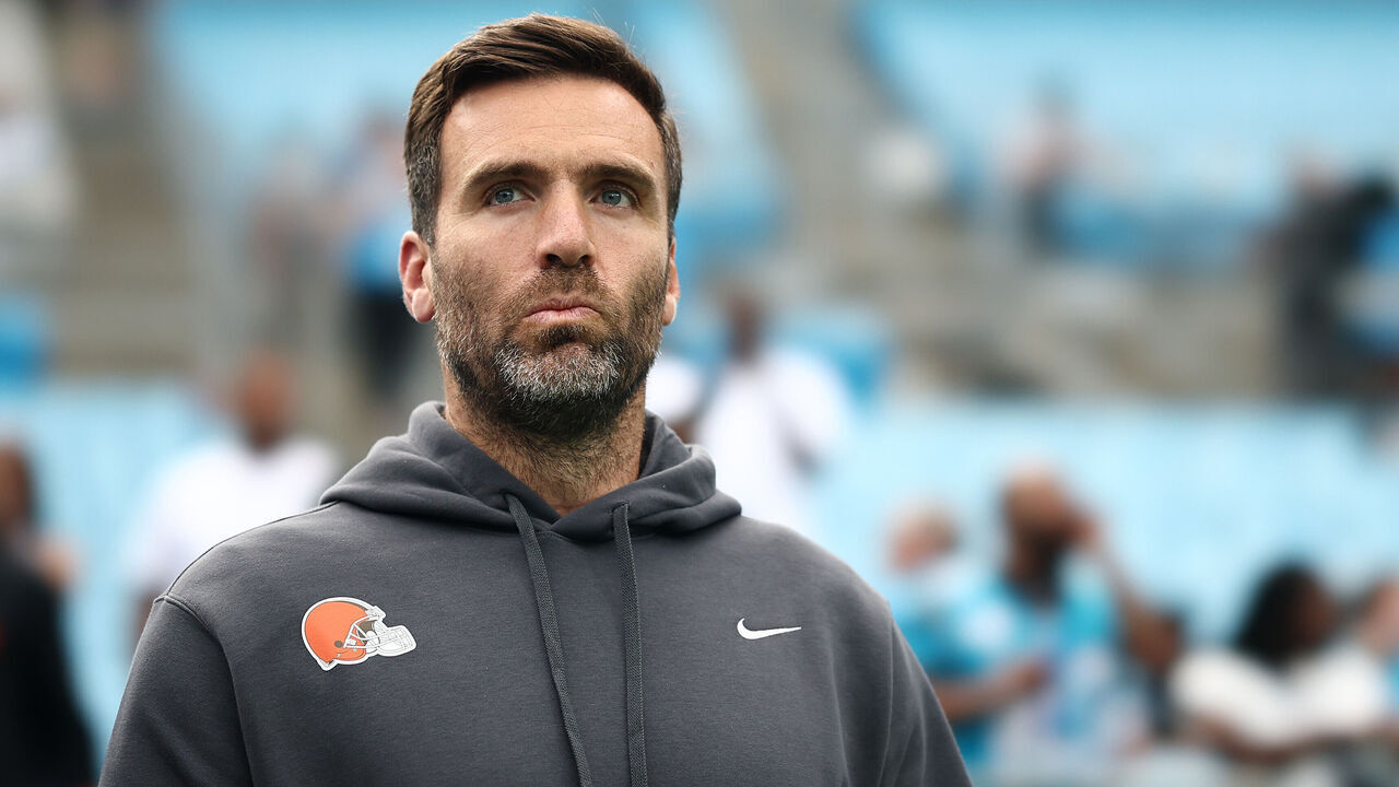 CHARLOTTE, NORTH CAROLINA - AUGUST 08: Quarterback Joe Flacco #15 of the Cleveland Browns looks on prior to the NFL Preseason 2025 game against the Carolina Panthers at Bank of America Stadium on August 08, 2025 in Charlotte, North Carolina.