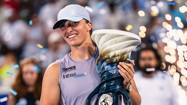MASON, OHIO - AUGUST 18: Iga Swiatek of Poland poses with the Rookwood Cup trophy after her victory over Jasmine Paolini of Italy in the final of the women’s singles at the Cincinnati Open at Lindner Family Tennis Center on August 18, 2025 in Mason, Ohio.