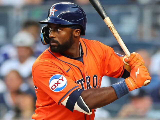 Astros' Trammell leaves game vs. Tigers after crashing into fence | theScore.com
