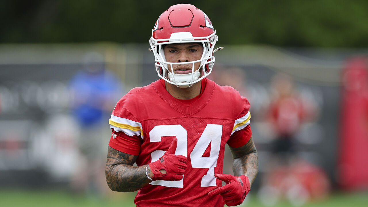 KANSAS CITY, MISSOURI - JUNE 17: Skyy Moore #24 of the Kansas City Chiefs participants in a drill during minicamp at The University of Kansas Health System Training Complex on June 17, 2025 in Kansas City, Missouri.