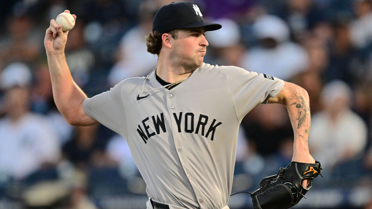 TAMPA, FLORIDA - AUGUST 20: Cam Schlittler #31 of the New York Yankees pitches in the first inning against the Tampa Bay Rays at George M. Steinbrenner Field on August 20, 2025 in Tampa, Florida.