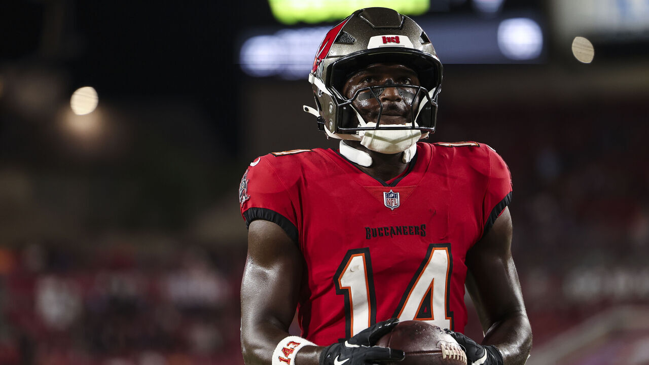 TAMPA, FLORIDA - OCTOBER 21: Chris Godwin #14 of the Tampa Bay Buccaneers warms up prior to an NFL football game against the Baltimore Ravens at Raymond James Stadium on October 21, 2024 in Tampa, Florida.