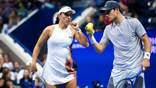 NEW YORK, NEW YORK - AUGUST 20: Jessica Pegula of the United States and Jack Draper of Great Britain in action against Iga Swiatek of Poland and Casper Ruud of Norway in the semi-final of the Mixed Doubles competition at USTA Billie Jean King National Tennis Center on August 20, 2025 in New York City