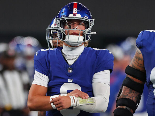 EAST RUTHERFORD, NJ - AUGUST 21: Jaxson Dart #6 of the New York Giants during the preseason game against the New England Patriots on August 21, 2025 at MetLife Stadium in East Rutherford, New Jersey.