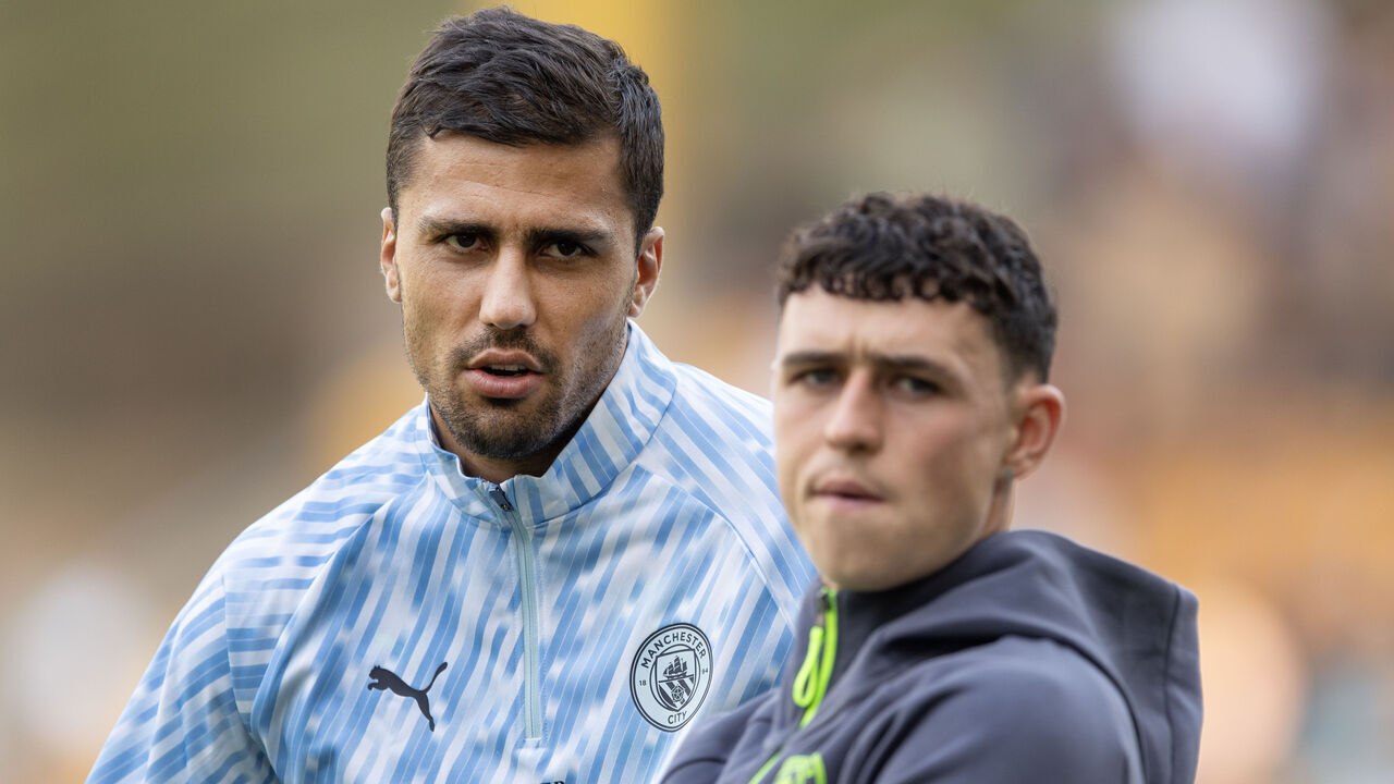 WOLVERHAMPTON, ENGLAND - AUGUST 16: Rodri and Phil Foden before the Premier League match between Wolverhampton Wanderers and Manchester City at Molineux on August 16, 2025 in Wolverhampton, England.
