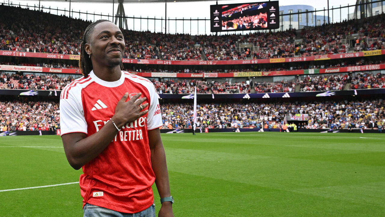 LONDON, ENGLAND - AUGUST 23: Eberechi Eze is presented to the fans prior to the Premier League match between Arsenal and Leeds United at Emirates Stadium on August 23, 2025 in London, England.