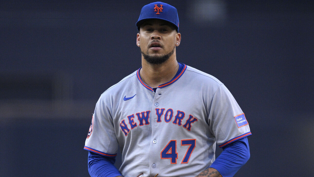 SAN DIEGO, CALIFORNIA - JULY 28: Frankie Montas #47 of the New York Mets prepares to pitch against the San Diego Padres during the first inning at Petco Park on July 28, 2025 in San Diego, California.