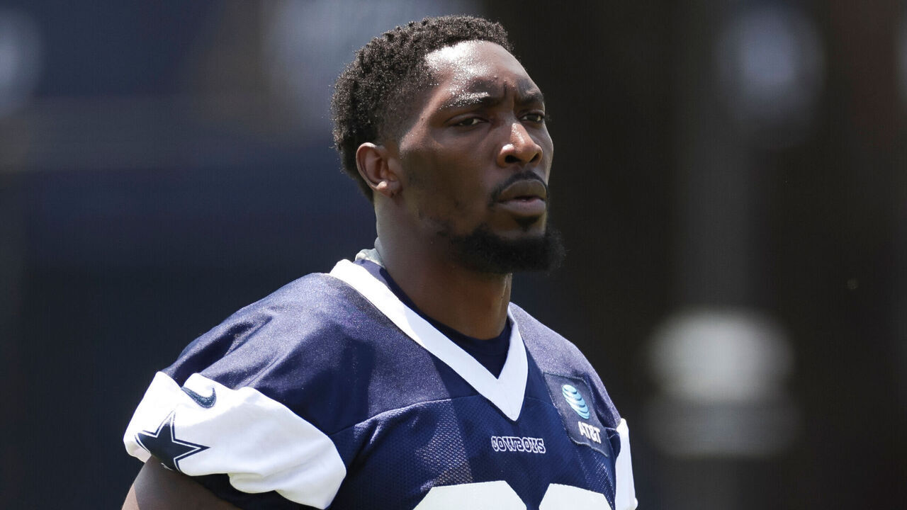 OXNARD, CA - JULY 25: Dallas Cowboys defensive end DeMarcus Lawrence (90) participates in a drill during the team's training camp at River Ridge Playing Fields on July 25, 2024 in Oxnard, CA.