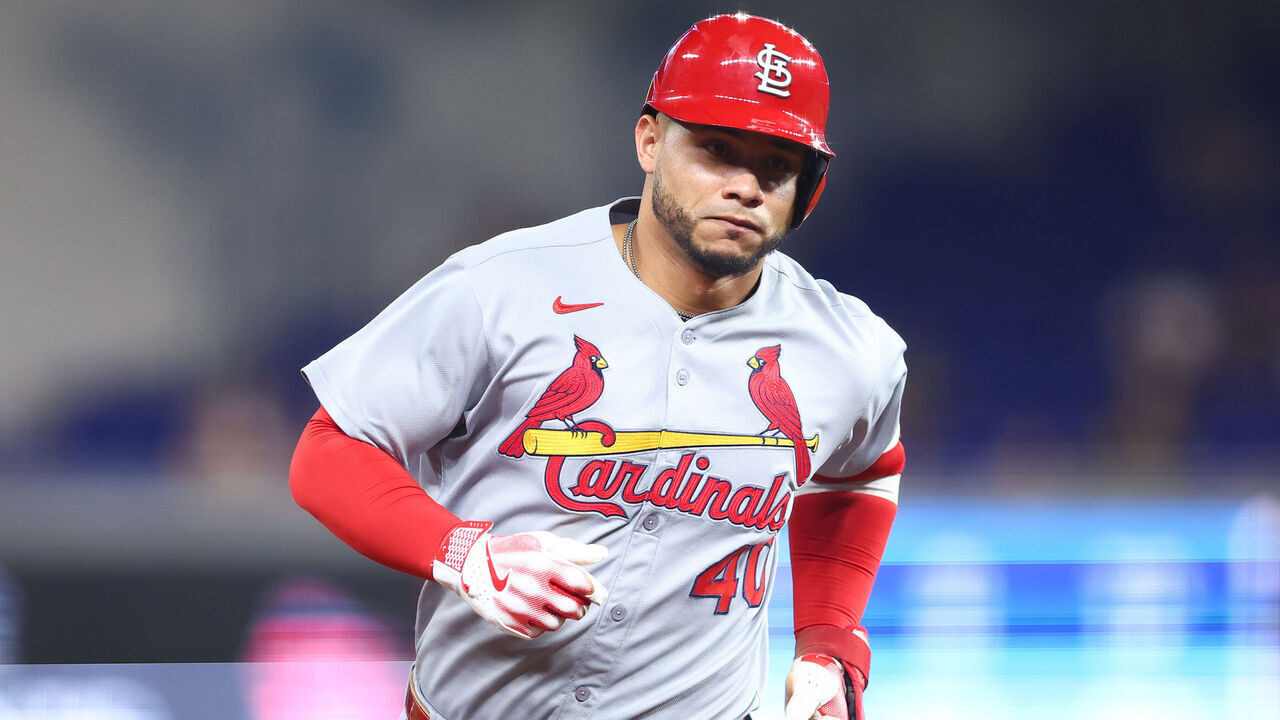 MIAMI, FLORIDA - AUGUST 20: Willson Contreras #40 of the St. Louis Cardinals rounds the bases after hitting a home run against the Miami Marlins in the sixth inning of the game at loanDepot park on August 20, 2025 in Miami, Florida.