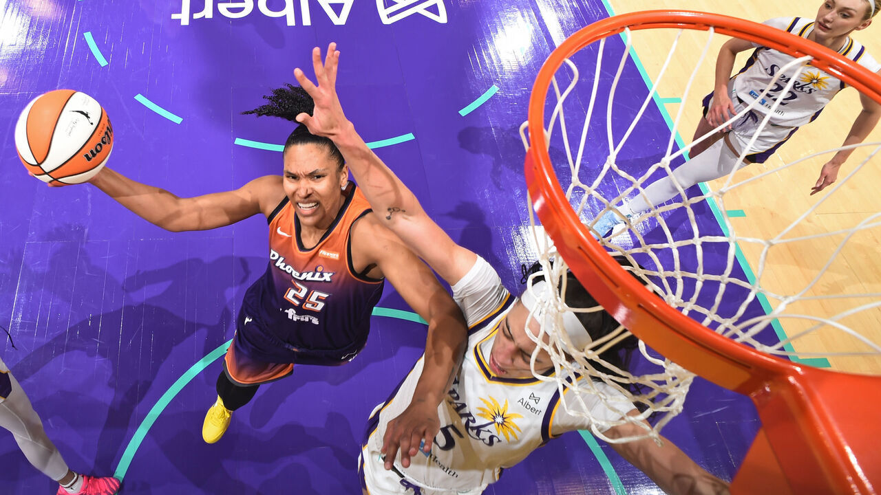 LOS ANGELES, CA - AUGUST 26: Alyssa Thomas #25 of the Phoenix Mercury drives to the basket during the game against the Los Angeles Sparks on August 26, 2025 at Crypto.com Arena in Los Angeles, California. NOTE TO USER: User expressly acknowledges and agrees that, by downloading and/or using this Photograph, user is consenting to the terms and conditions of the Getty Images License Agreement. Mandatory Copyright Notice: Copyright 2025 NBAE