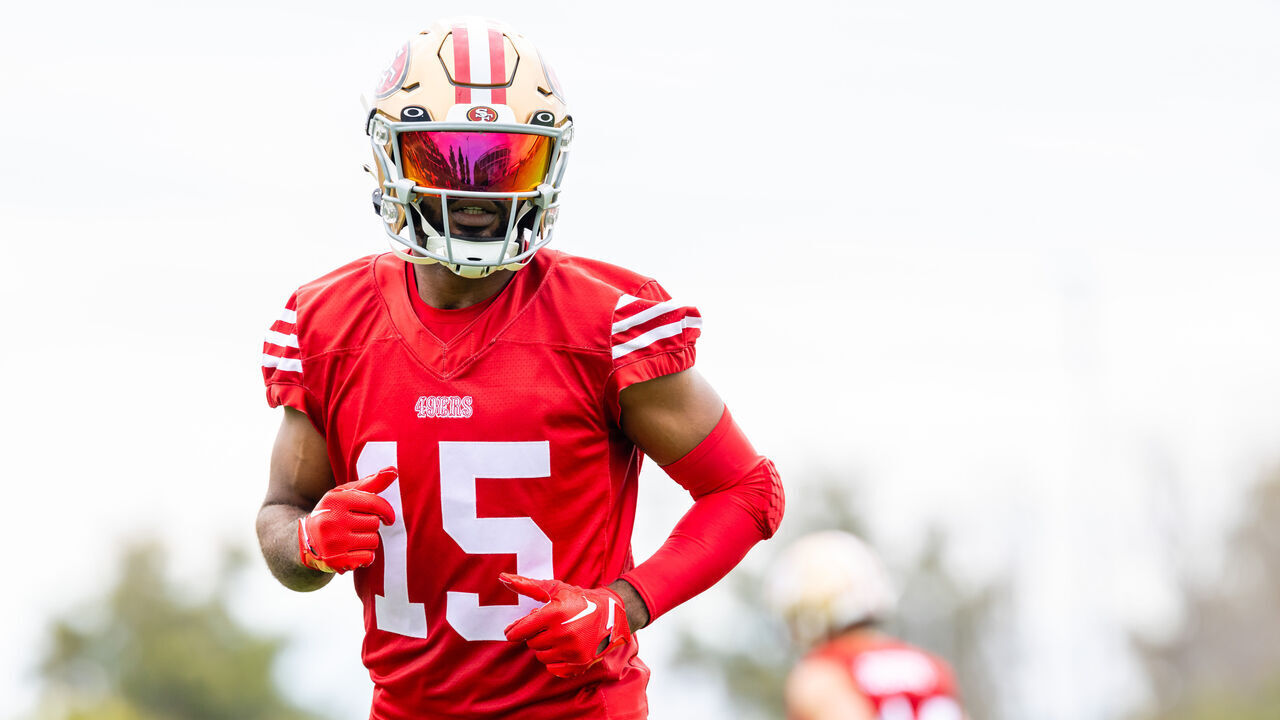 SANTA CLARA, CA - JULY 24: San Francisco 49ers wide receiver Jauan Jennings (15) does a drill during San Francisco 49ers Training Camp on July 24, 2025 at the SAP Performance Facility in Santa Clara, CA.