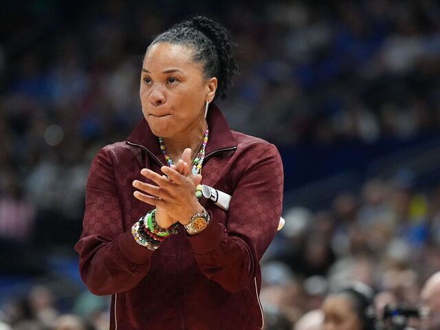 College Basketball: NCAA Final Four: South Carolina head coach Dawn Staley in action, claps her hands vs Texas at Amalie Arena.. Tampa, FL 4/4/2025 CREDIT: Erick W. Rasco (Set Number: X164707 TK1)