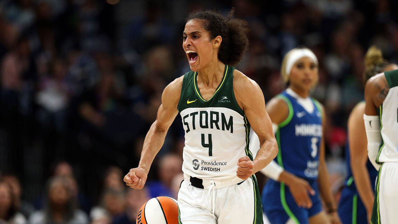 MINNEAPOLIS, MINNESOTA - AUGUST 28: Skylar Diggins #4 of the Seattle Storm celebrates against the Minnesota Lynx in the fourth quarter at Target Center on August 28, 2025 in Minneapolis, Minnesota. The Storm defeated the Lynx 93-79.