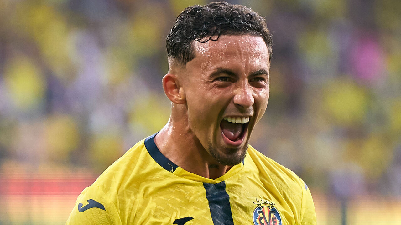 VILLARREAL, SPAIN - AUGUST 24: Yeremy Pino of Villarreal CF celebrates the third goal of his team scored by Tajon Buchanan of Villarreal CF (not in frame) during the LaLiga EA Sports match between Villarreal CF and Girona FC at Estadio de la Ceramica on August 24, 2025 in Villarreal, Spain.