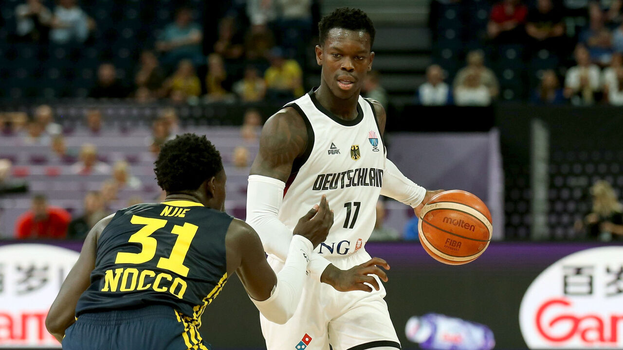 29 August 2025, Finland, Tampere: Basketball: European Championship, Germany - Sweden, preliminary round, group B, match day 2, Dennis Schroeder (Germany, 17) against Barra Njie (Sweden, 31) Photo: Matthias Stickel/dpa