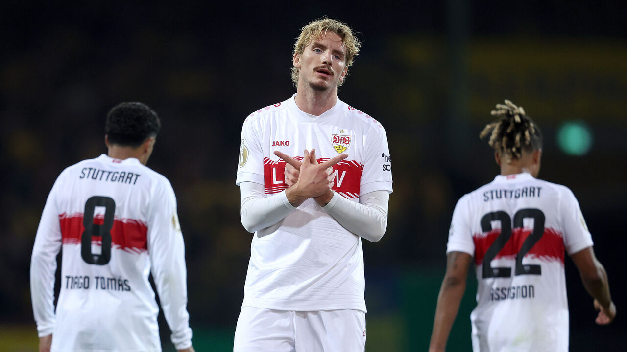 BRAUNSCHWEIG, GERMANY - AUGUST 26: Nick Woltemade of VfB Stuttgart celebrates scoring his team's third goal during the DFB Cup Round One match between Eintracht Braunschweig and VfB Stuttgart at Eintracht-Stadion on August 26, 2025 in Braunschweig, Germany.