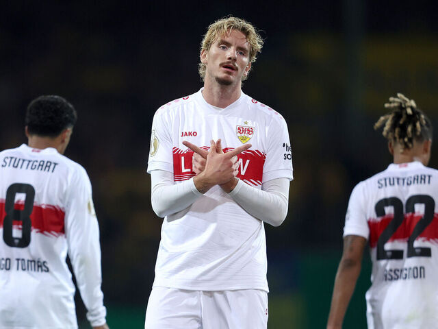 BRAUNSCHWEIG, GERMANY - AUGUST 26: Nick Woltemade of VfB Stuttgart celebrates scoring his team's third goal during the DFB Cup Round One match between Eintracht Braunschweig and VfB Stuttgart at Eintracht-Stadion on August 26, 2025 in Braunschweig, Germany.