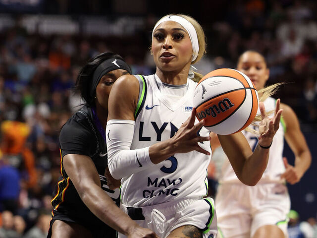 UNCASVILLE, CT - AUGUST 30: DiJonai Carrington #3 of the Minnesota Lynx handles the ball during the game =CT= on August 30, 2025 at the Mohegan Sun Arena in Uncasville, Connecticut. Mandatory Copyright Notice: Copyright 2025 NBAE