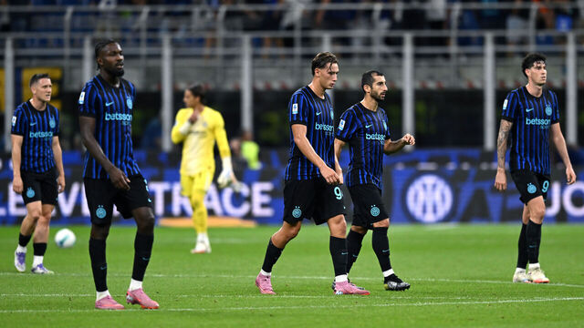 MILAN, ITALY - AUGUST 31: Players of Internazionale react with disappointment during the Serie A match between FC Internazionale and Udinese Calcio at Giuseppe Meazza Stadium on August 31, 2025 in Milan, Italy.