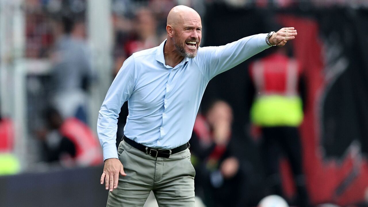 BREMEN, GERMANY - AUGUST 30: Head coach Erik Ten Hag of Bayer 04 Leverkusen reacts during the Bundesliga match between SV Werder Bremen and Bayer 04 Leverkusen at Weserstadion on August 30, 2025 in Bremen, Germany.