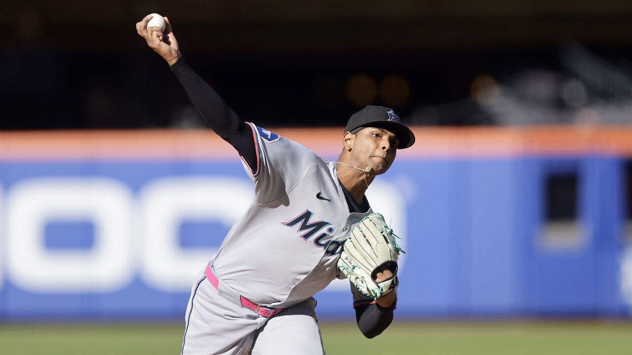 NEW YORK, NEW YORK - AUGUST 30: Edward Cabrera #27 of the Miami Marlins in action against the New York Mets at Citi Field on August 30, 2025 in New York City. The Marlins defeated the Mets 11-8.