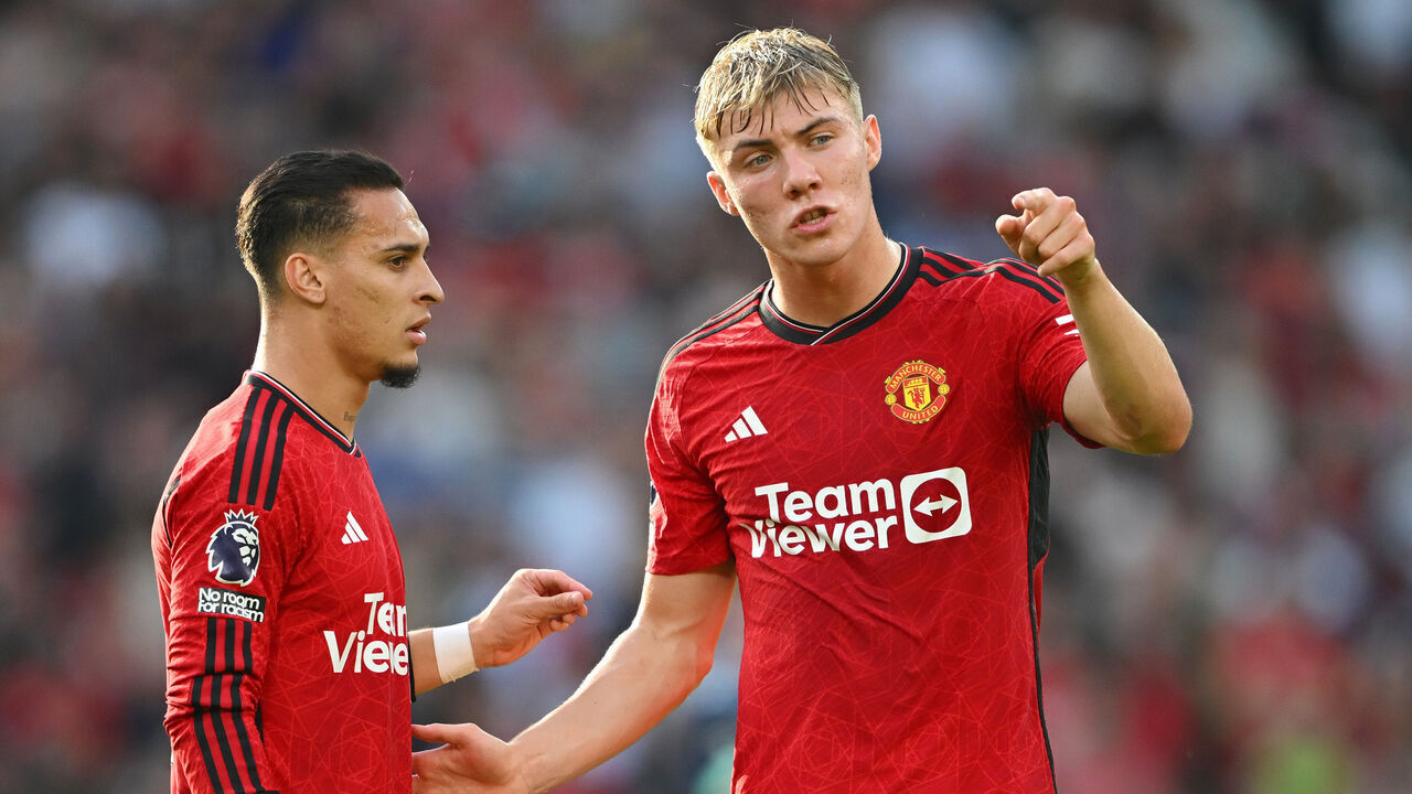 MANCHESTER, ENGLAND - OCTOBER 07: Antony and Rasmus Hojlund of Manchester United react during the Premier League match between Manchester United and Brentford FC at Old Trafford on October 07, 2023 in Manchester, England.