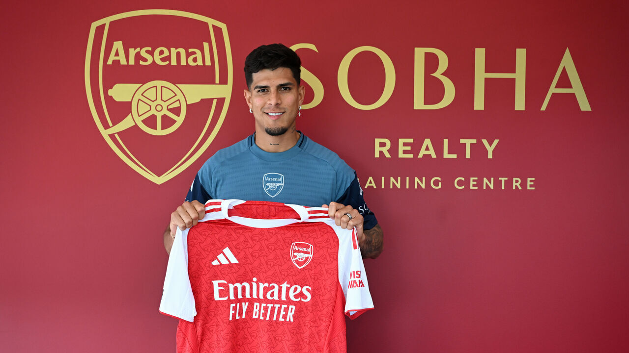 LONDON COLNEY, ENGLAND - SEPTEMBER 01: Arsenal unveil new signing Piero Hincapie at Sobha Realty Training Centre on September 01, 2025 in London Colney, England.