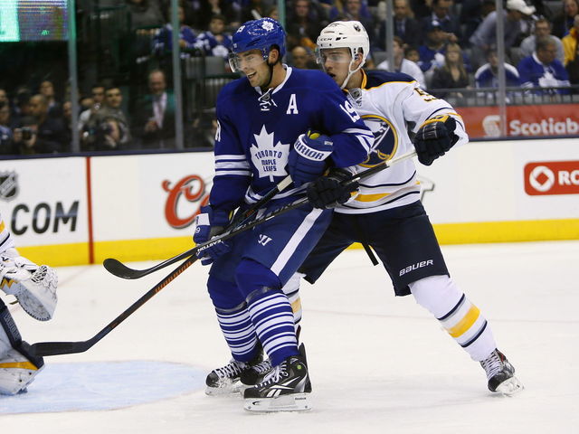 Maple Leafs' Lupul out indefinitely due to broken hand