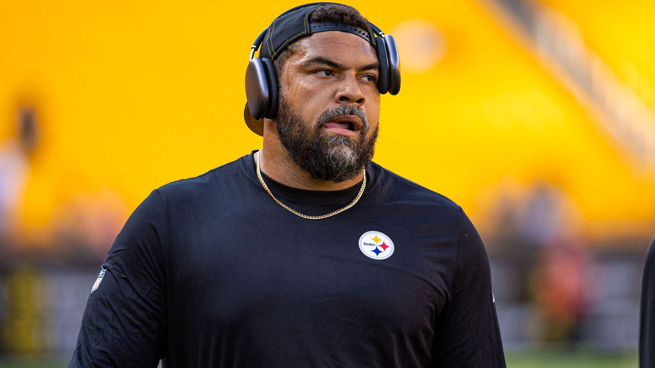 PITTSBURGH, PA - AUGUST 16: Pittsburgh Steelers defensive tackle Cameron Heyward (97) warms up during pregame before a NFL preseason football game between the Tampa Bay Buccaneers and Pittsburgh Steelers on August 16, 2025 at Acrisure Stadium in Pittsburgh, PA.