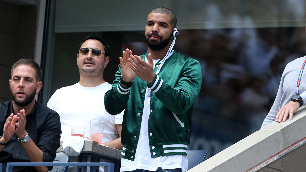 NEW YORK, NY - SEPTEMBER 11: Drake attends Serena Williams' semi-final on day twelve of the 2015 US Open at USTA Billie Jean King National Tennis Center on September 11, 2015 in the Flushing neighborhood of the Queens borough of New York City.