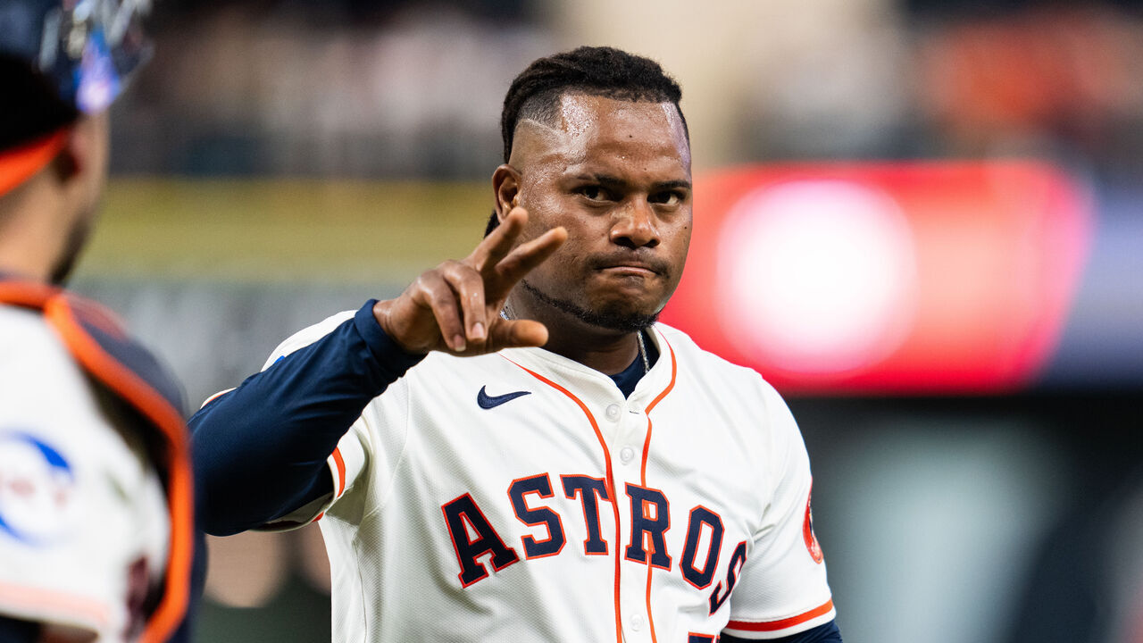 HOUSTON, TEXAS - SEPTEMBER 02: Framber Valdez #59 of the Houston Astros waves at the crowd after the third inning against the New York Yankees at Daikin Park on September 02, 2025 in Houston, Texas.