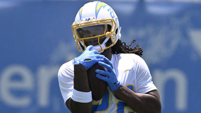 El Segundo, CA - May 27: Running Back Najee Harris #22 of the Los Angeles Chargers during a Los Angeles Chargers workout at The Bolt in El Segundo on Tuesday, May 27, 2025.