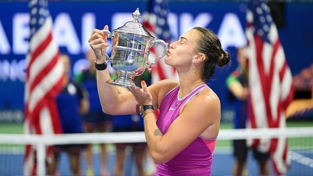 Aryna Sabalenka kisses the trophy during the awarding ceremony for the women's singles event of the 2024 US Open tennis championships in New York, the United States, Sept. 7, 2024.