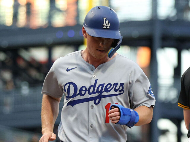 Dodgers' Smith has hairline hand fracture, playoff status unclear | theScore.com