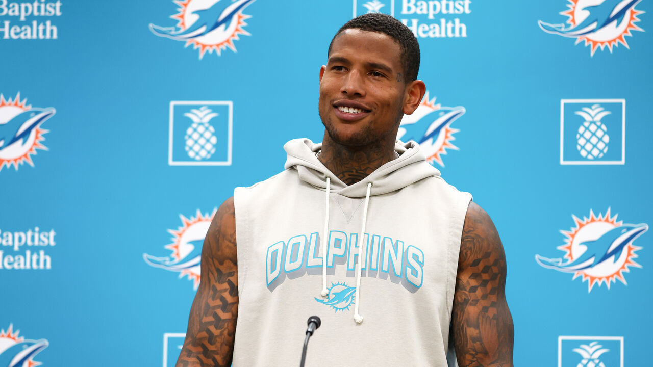 MIAMI GARDENS, FLORIDA - JULY 22: Darren Waller #83 of the Miami Dolphins speaks to the media during Miami Dolphins Training Camp at Baptist Health Training Complex on July 22, 2025 in Miami Gardens, Florida.