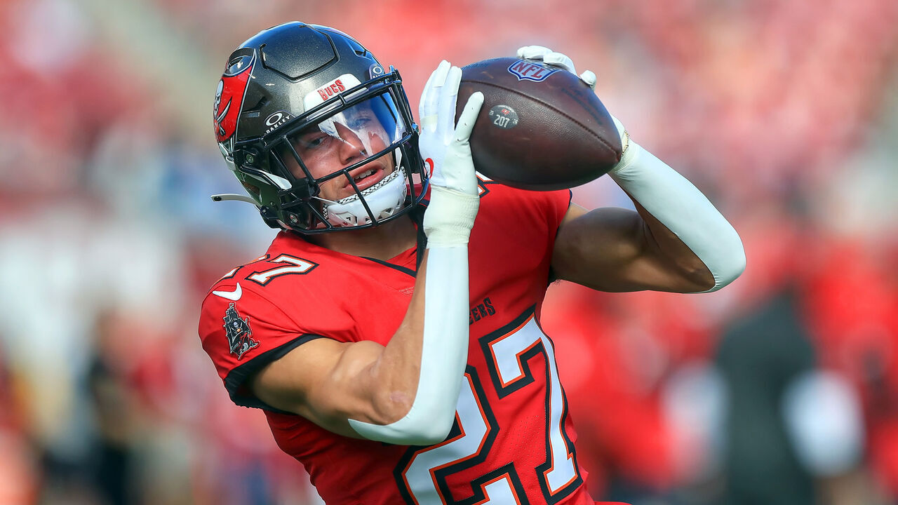 TAMPA, FL - DECEMBER 29: Tampa Bay Buccaneers Defensive Back Zyon McCollum (27) warms up before the game between the Carolina Panthers and the Tampa Bay Buccaneers on December 29, 2024 at Raymond James Stadium in Tampa, Florida.