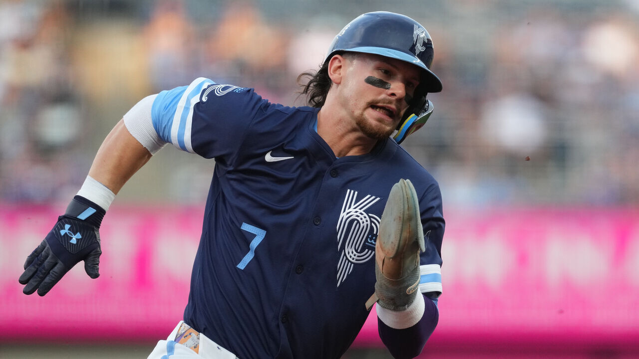KANSAS CITY, MISSOURI - AUGUST 15: Bobby Witt Jr. #7 of the Kansas City Royals runs home to score in the first inning against the Chicago White Sox at Kauffman Stadium on August 15, 2025 in Kansas City, Missouri.