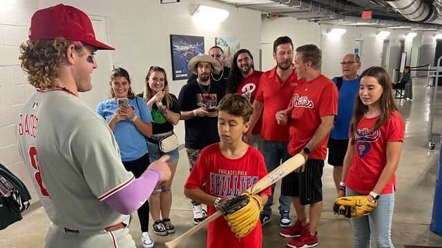Phillies, Marlins gift swag to young fan after HR ball was taken away
