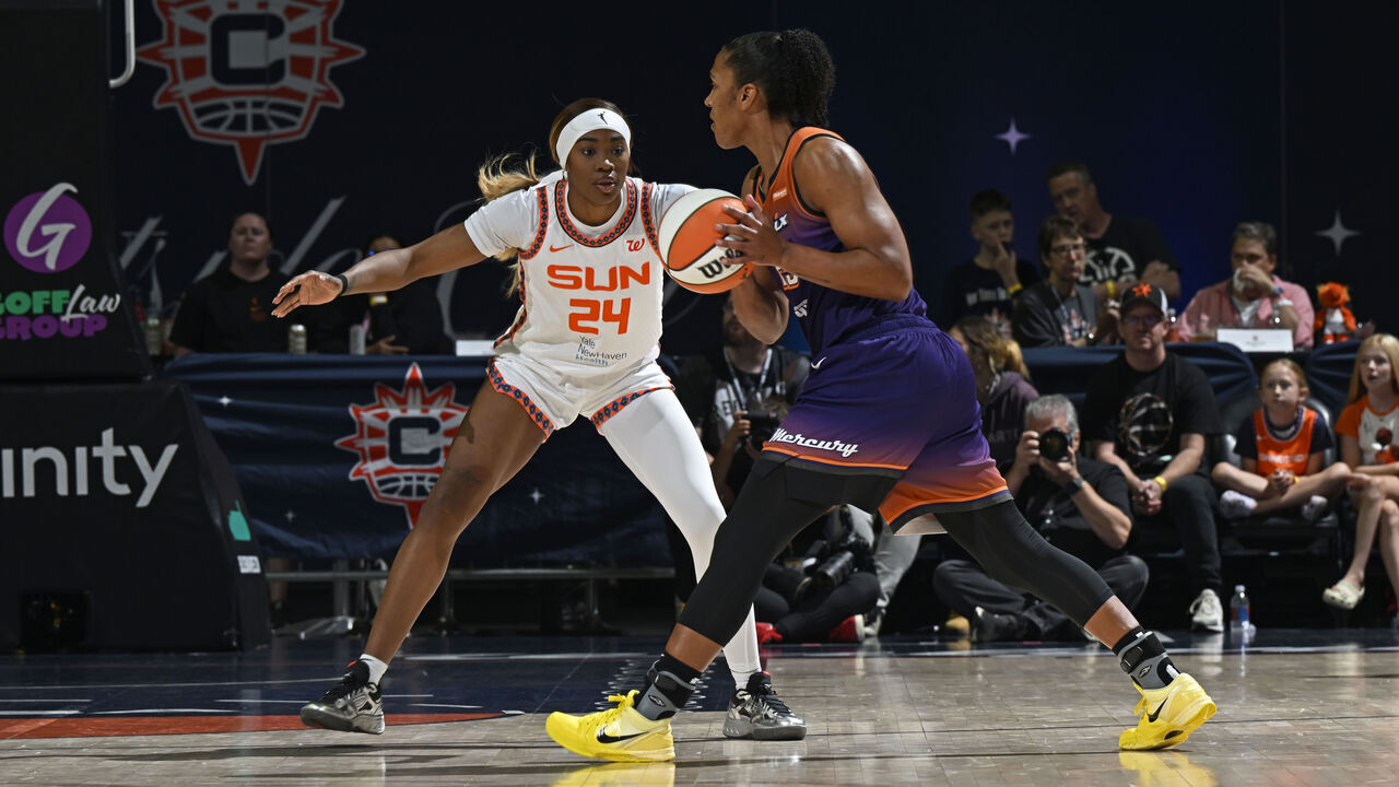 UNCASVILLE, CT - SEPTEMBER 6: Aneesah Morrow #24 of the Connecticut Sun plays defense during the game against Alyssa Thomas #25 of the Phoenix Mercury on September 6, 2025 at the Mohegan Sun Arena in Uncasville, Connecticut. Mandatory Copyright Notice: Copyright 2025 NBAE