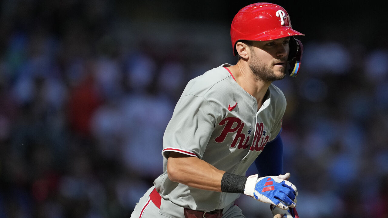 MILWAUKEE, WISCONSIN - SEPTEMBER 01: Trea Turner #7 of the Philadelphia Phillies runs toward first base against the Milwaukee Brewers in the third inning at American Family Field on September 01, 2025 in Milwaukee, Wisconsin.