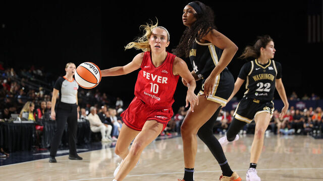 WASHINGTON, D.C. - SEPTEMBER 7: Lexie Hull #10 of the Indiana Fever drives to the basket during the game against the Washington Mystics on September 7, 2025 at Entertainment and Sports Arena in Washington, D.C. Mandatory Copyright Notice: Copyright 2025 NBAE
