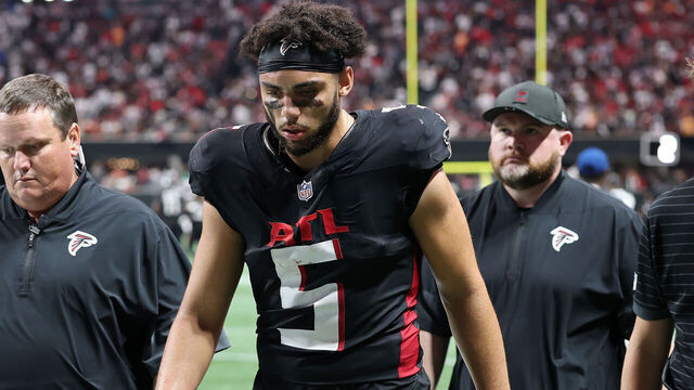 ATLANTA, GEORGIA - SEPTEMBER 07: Drake London #5 of the Atlanta Falcons walks off the field during the fourth quarter against the Tampa Bay Buccaneers during the game at Mercedes-Benz Stadium on September 07, 2025 in Atlanta, Georgia.