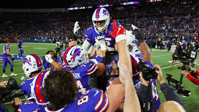 ORCHARD PARK, NEW YORK - SEPTEMBER 07: Matt Prater #15 of the Buffalo Bills celebrates with teammates after kicking the game winning field goal against the Baltimore Ravens at Highmark Stadium on September 07, 2025 in Orchard Park, New York.